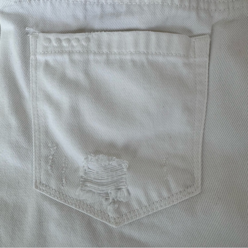 Blank NYC White Distressed Jean Shorts 0047 - Picture 7 of 16